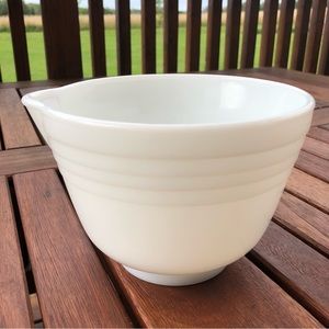 Vintage Pyrex Hamilton Beach Ribbed Milk glass blender mixing bowl spout #10